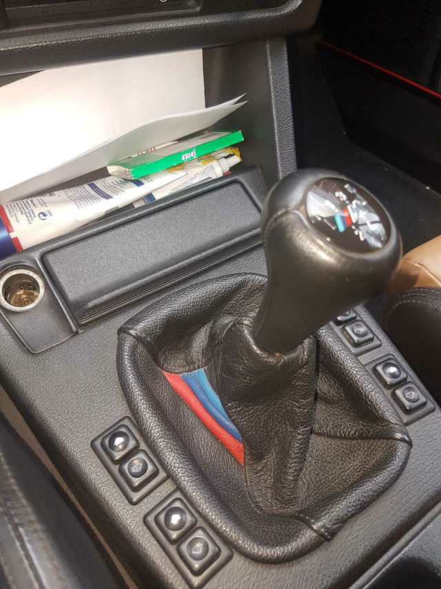 1988 bmw e30 325i 5sp cabrio in Classic Cars in City of Toronto - Image 2