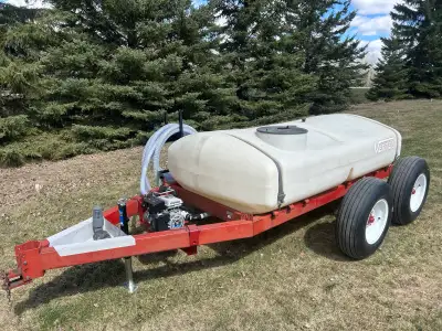 2200 Liter, 580 gallon, tandem floating axle water wagon , new tires , new 1 1/2” water pump, 40’ -1...