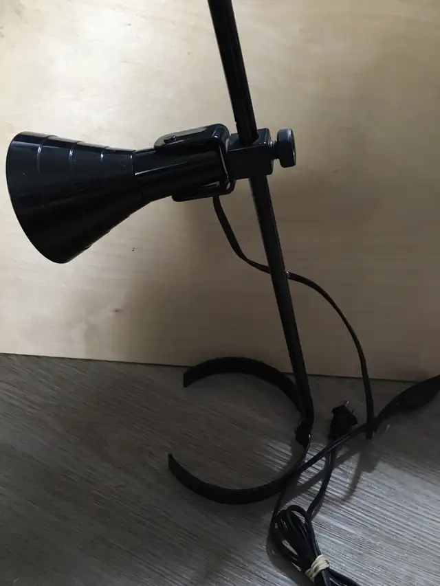 Desk lamp in Indoor Lighting & Fans in City of Montréal - Image 6