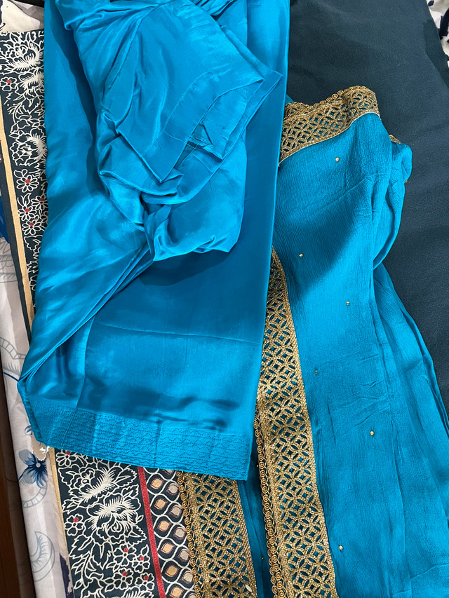 Indian Suits / Punjabi Suits - Negotiable dans Femmes - Autre  à Région de Mississauga/Peel - Image 3