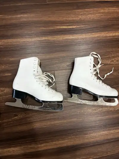 Girls skates size 3, View more
