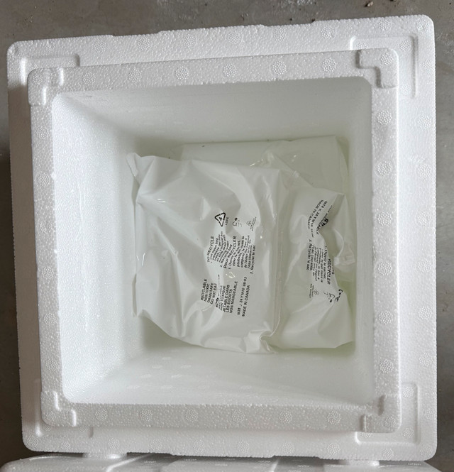 Cryopak Styrofoam Cooler with 4 Gel Ice-Packs in Outdoor Tools & Storage in Woodstock - Image 3