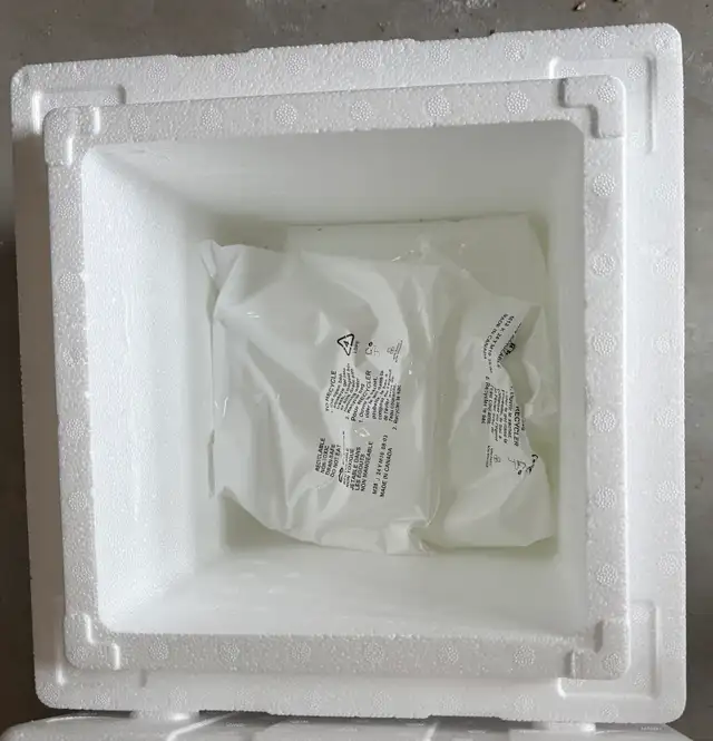 Cryopak Styrofoam Cooler with 4 Gel Ice-Packs dans Outils d'extérieur et entreposage dans Woodstock - Image 4