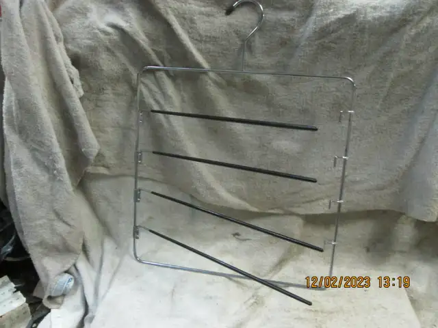 5 Expandable Hangers for 4 Pants, New. Chrome/Black