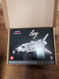 BNIB Lego 10283 NASA Shuttle Discovery 