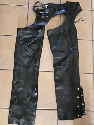 Small woman or girls motorcycle traps. Only worn a few times. Perfect condition. Size XXS
