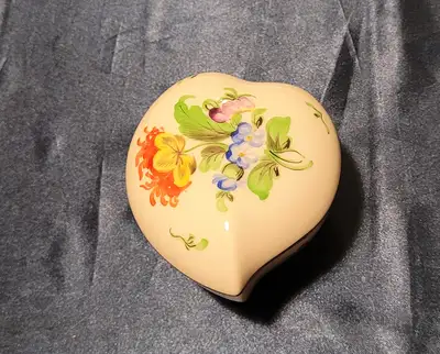 Rare Herend Hungary Heart-Shaped Trinket Box - Hand-Painted, View more
