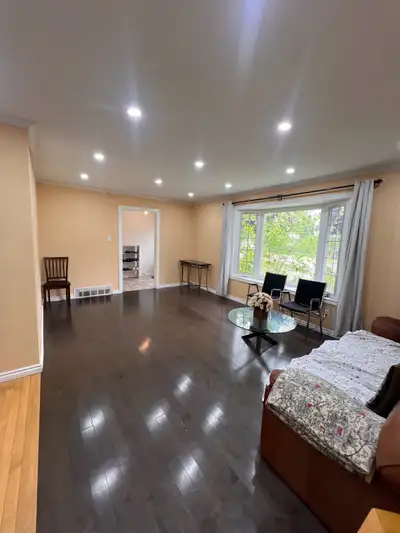 Private or sharing room available immediately or March 1. Month to month agreement. Very convenient...