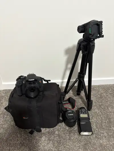 Stratup Photography Kit Working in Good Condition - Canon EOS T5i -18-55mm and 50 mm 1.8 F lenses -...