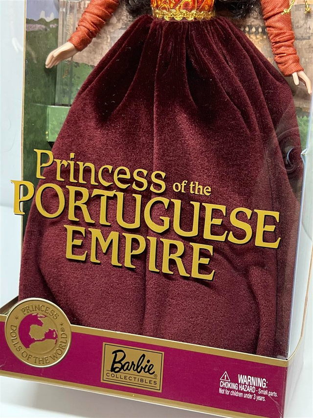 Vintage 2002 Princess of the Portuguese Empire™ Barbie doll in Arts & Collectibles in Edmonton - Image 7