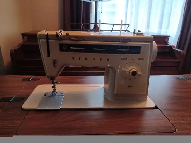 Singer Stylist 514 Sewing Machine in Hobbies & Crafts in London - Image 5