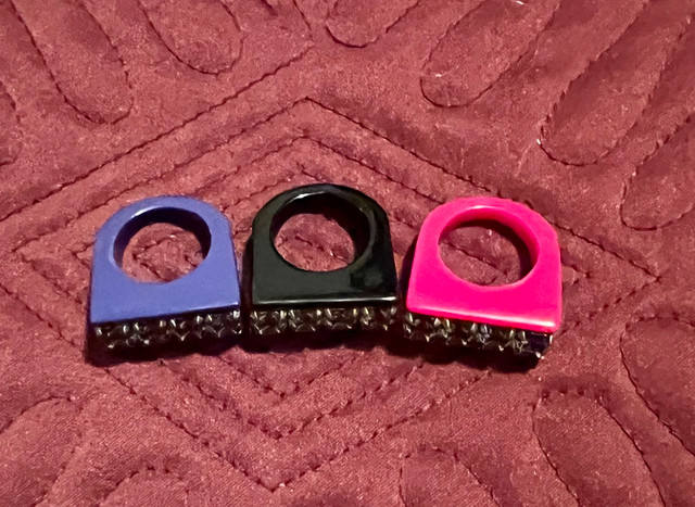 Fun costume jewelry, blue, pink and black rings sz6 in Jewellery & Watches in Gatineau - Image 3
