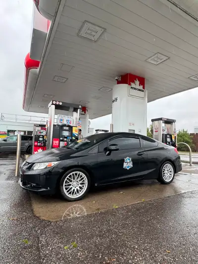 **PRICE IS FIRM, FIRST COME FIRST SERVED** Looking to sell my 2013 Honda Civic Si. Owned for last 5...