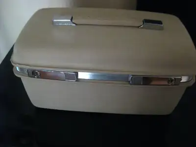 Vintage Samsonite Silhouette Jewelry Box & Makeup Case $80, View more