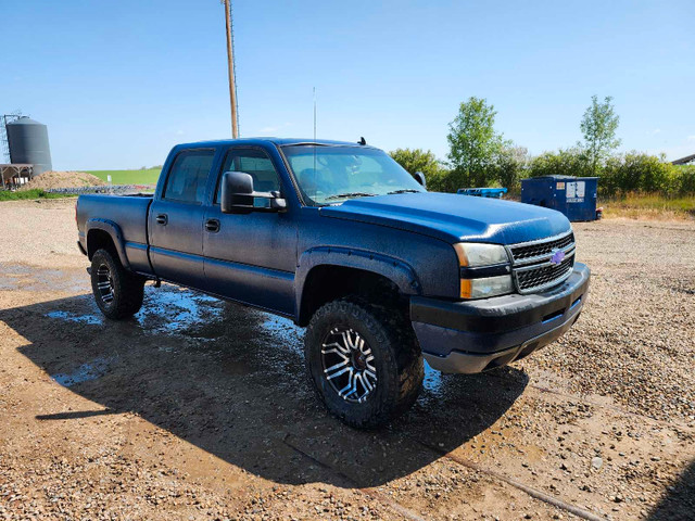 2007 lbz duramax in Cars & Trucks in Medicine Hat - Image 2