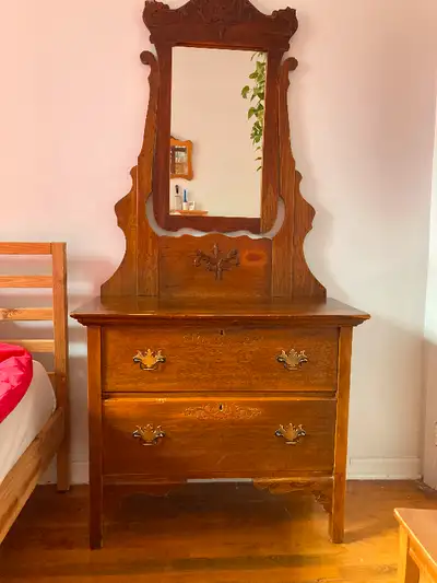 Antique Commode / Dresser For Sale - à Vendre