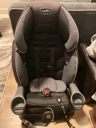 Selling Evenflo car seat. Expires on 2027-09-01.