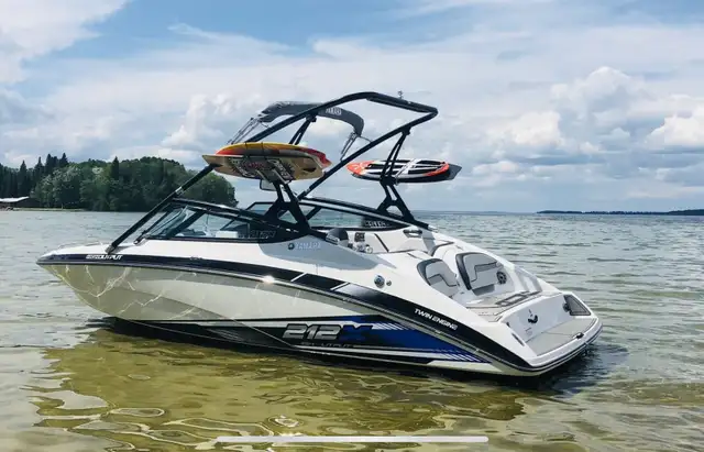 2015 Yamaha 212X Jet Surf Wake Boat in Powerboats & Motorboats in Saskatoon - Image 2