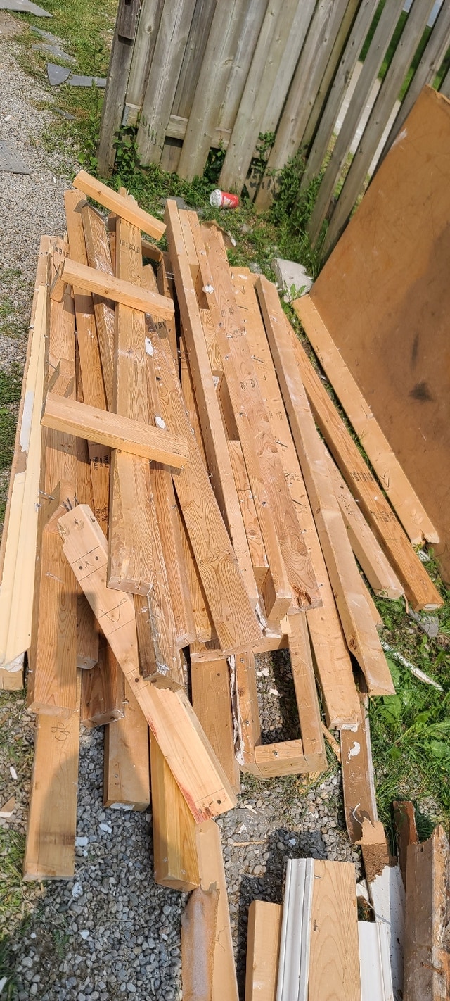 Free wood. Pick up in Brampton. 4168396346 Free Stuff Mississauga