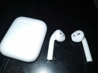 Apple 2nd Gen wireless Earbuds 