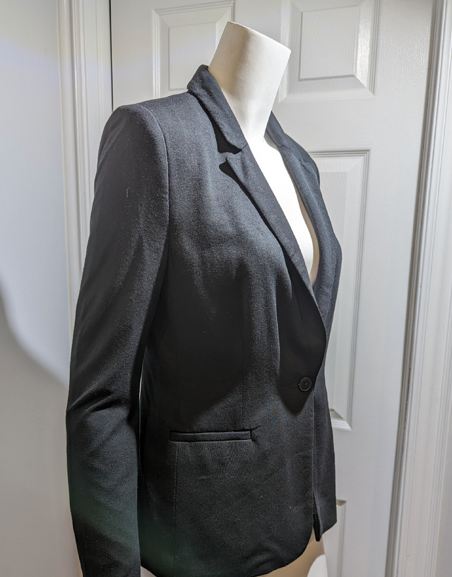 VGUC - Women's Old Navy Black Blazer Size XS in Other in Oshawa / Durham Region - Image 2