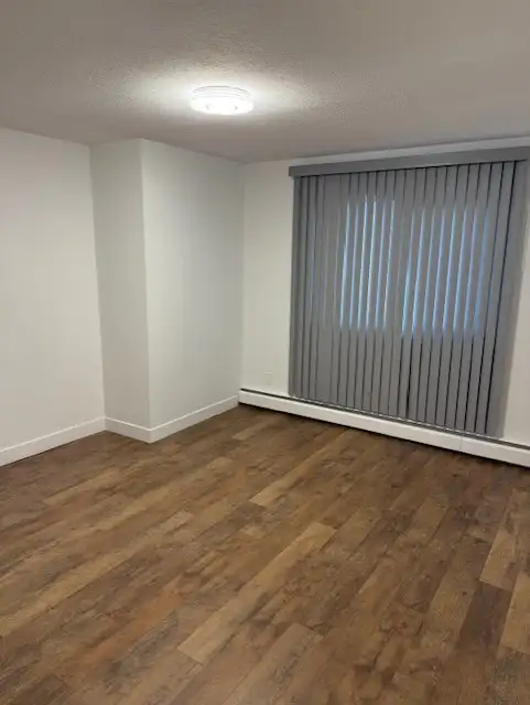 Renovated 2 BDRM in Old Strathcona! Excellent Location!!