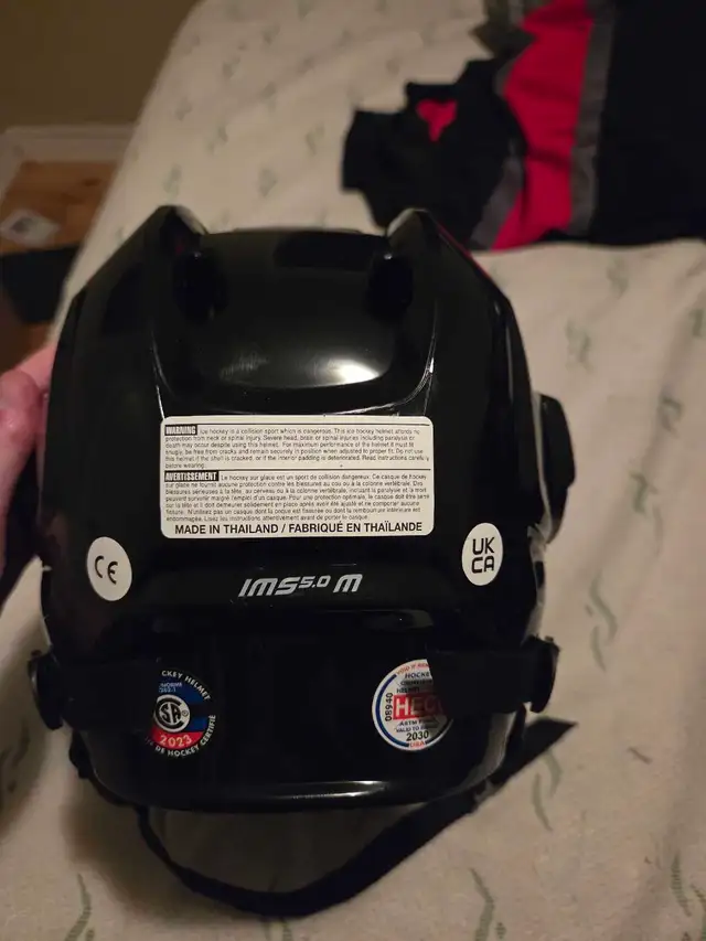 Senior Hockey Equipment in Hockey in Napanee - Image 7