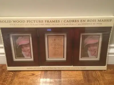 Ensemble de 3 cadres en bois massif dans son emballage,5x7´´. Dos en velours avec pied de chevalet,p...