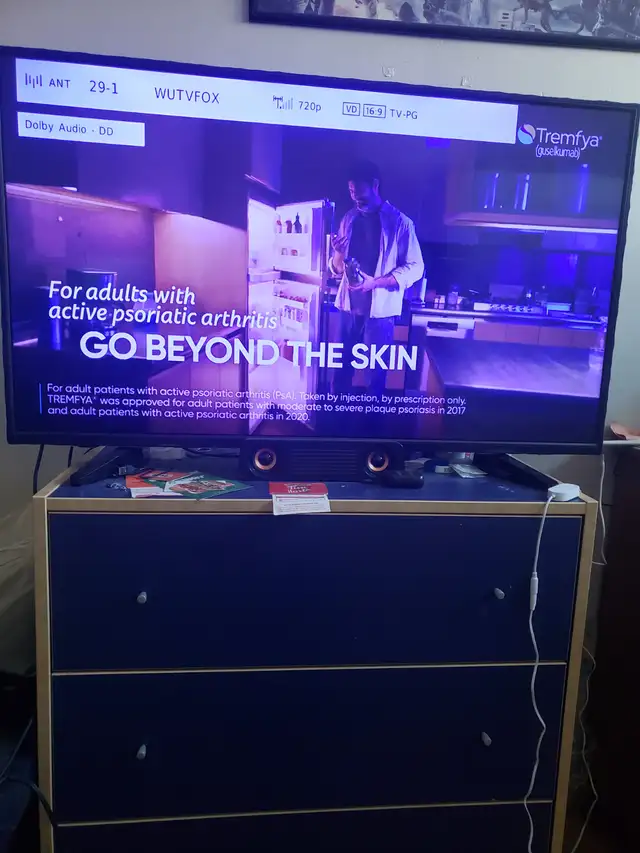 44" LCD Toshiba TV for sale with remote in TVs in City of Toronto - Image 6