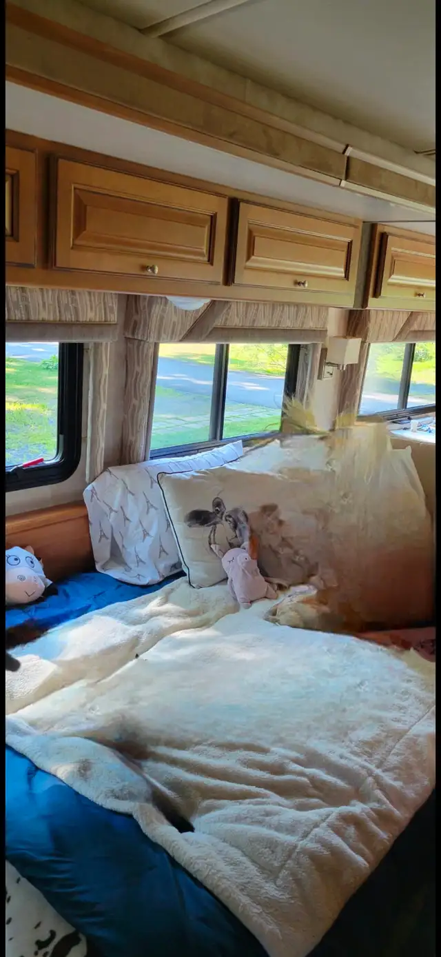 Winnebago Itasca Sunstar 35F 2011  St-Bernard-de-Lacolle in RVs & Motorhomes in Longueuil / South Shore - Image 7