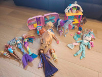 Assorted barbie playsets