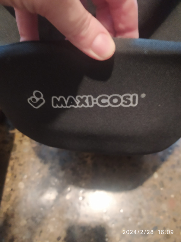 Car seat maxi cosi mico max 30 in Strollers, Carriers & Car Seats in Oakville / Halton Region