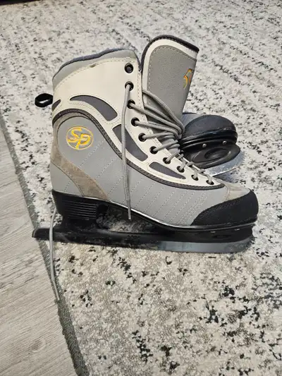 Skates women sz 10, View more