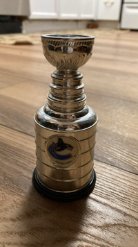 Labatts NHL Mini Stanley Cup - Vancouver Canucks