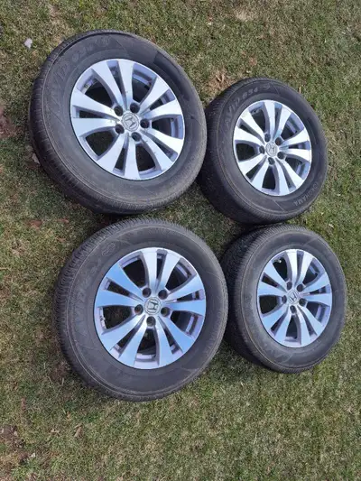 2 tires should be replaced Size:17x7J Bolt pattern:5×120 Off set:50 Centre bore:64.1mm Tire size:225...