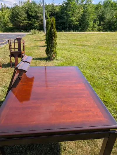 Antique Kroehler able in Great Condition,  with 5  dining chairs, View more