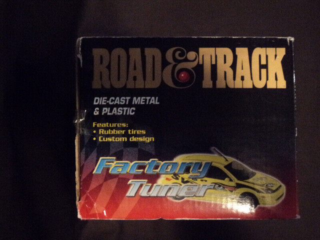1/18 ROAD & TRACK - FORD FOCUS in Arts & Collectibles in Cowichan Valley / Duncan - Image 4
