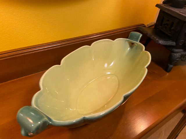 Vintage BEAUCEWARE Large Green Pottery Scroll Art Deco Planter in Arts & Collectibles in Oshawa / Durham Region - Image 4