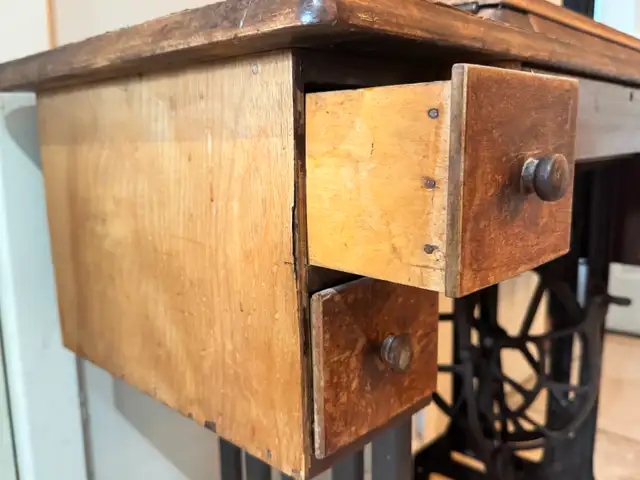 Vintage SINGER TREADLE Cast Iron and Wooden Cabinet Desk in Other Tables in City of Toronto - Image 9