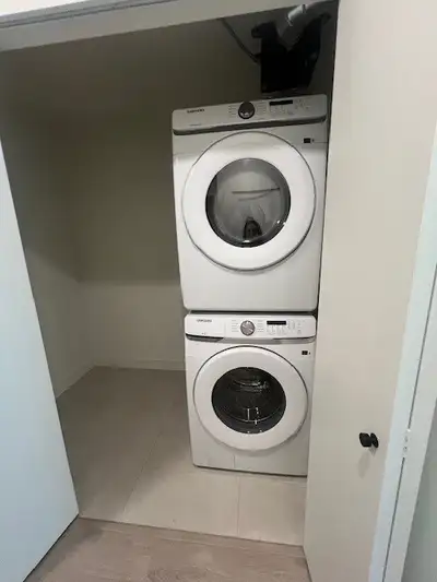 Modern 2-Bedroom Condo in Surrey Central