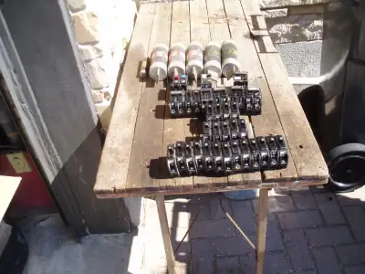 Pas de courriel Fusibles 2x400 amp, 3x250 amp,2x200 amp etc Breaker simple 13x15 amp, 5x20 amp, 3x30...