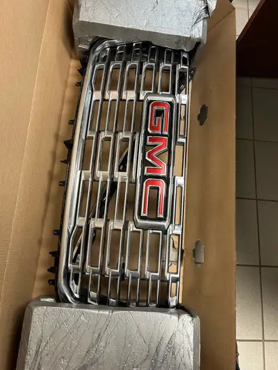 Brand new 2025 GMC YUKON GRILLE- CHROME $400 OBO