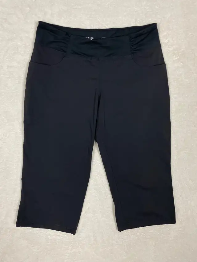 Mountain Hardwear Dynama Capri Pants - Women's Size Medium in Women's - Bottoms in Edmonton - Image 2