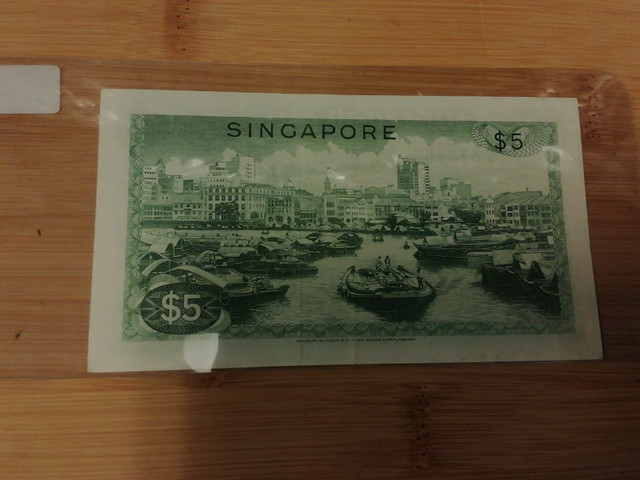 Singapore Five      Dollars 2-A    Banknote in Arts & Collectibles in Mississauga / Peel Region - Image 2