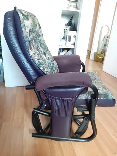 Fauteuil Propre, Inclinable, Berçant et Pivotant. Maison Non Fumeur. Pas D'animaux.