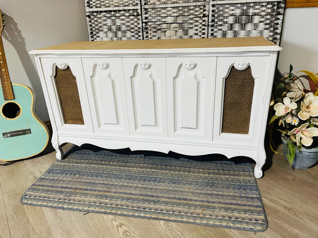  Beautiful, solid wood credenza kitchen bar in Hutches & Display Cabinets in Charlottetown - Image 4