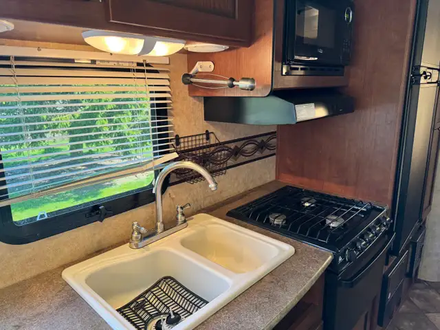 KODIAC  Express 2013. Immaculate in Travel Trailers & Campers in Hamilton - Image 3
