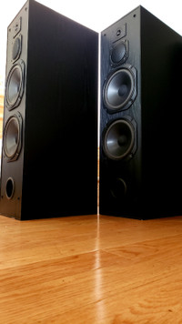 Mint Tower speakers four 8 inch subs Vintage power and quality