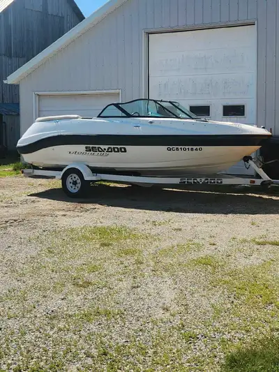 Sea doo Utopia 185 2001 8 places moteur mercury V-6 2 temps en bonne condition avec remorque système...
