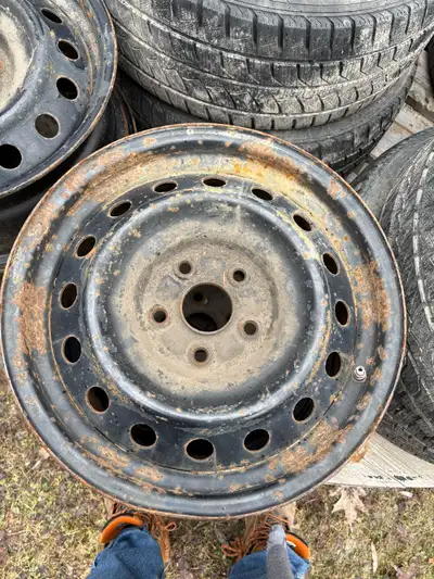 4 steel rims from a Toyota Matrix Awd 5x114.3 mm with the toyota air sensor